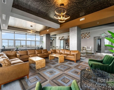 500 W Trade Street - Photo Thumbnail 11