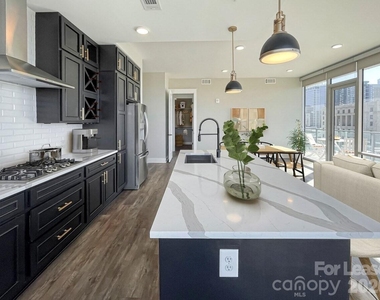 500 W Trade Street - Photo Thumbnail 40