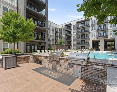 500 W Trade Street - Photo Thumbnail 17