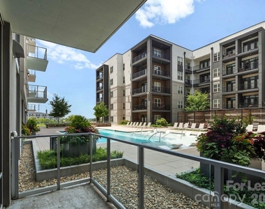 500 W Trade Street - Photo Thumbnail 2