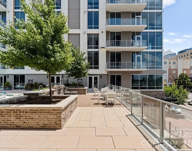 500 W Trade Street - Photo Thumbnail 18
