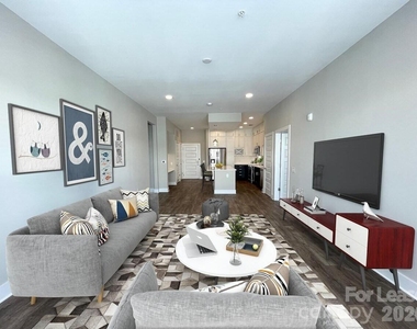 500 W Trade Street - Photo Thumbnail 36