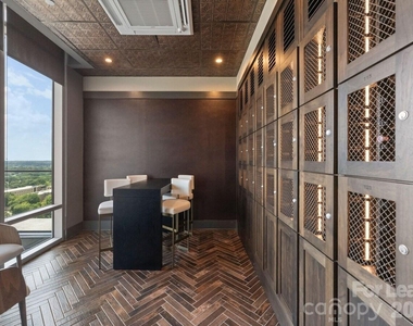 500 W Trade Street - Photo Thumbnail 12