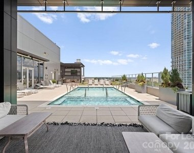 500 W Trade Street - Photo Thumbnail 10