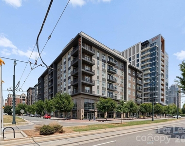 500 W Trade Street - Photo Thumbnail 3