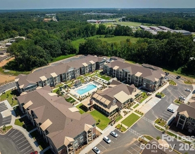 102 Kennedy Ridge Way - Photo Thumbnail 36