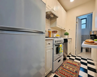 405 West 45th Street - Photo Thumbnail 2