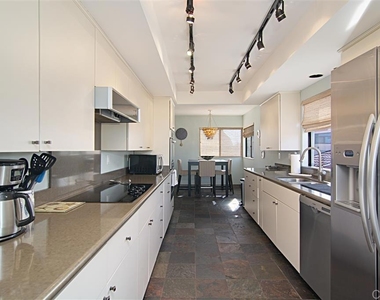 911 E Avenue - Photo Thumbnail 5