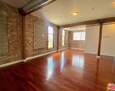 652 Mateo Street - Photo Thumbnail 4