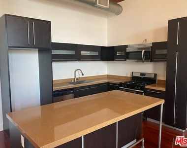 652 Mateo Street - Photo Thumbnail 7