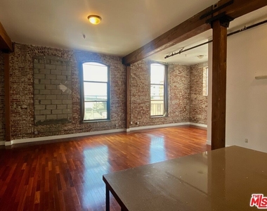 652 Mateo Street - Photo Thumbnail 1