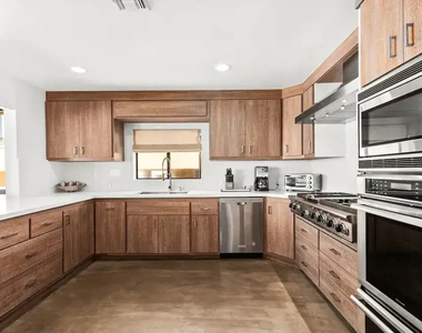 24608 Malibu Road - Photo Thumbnail 11