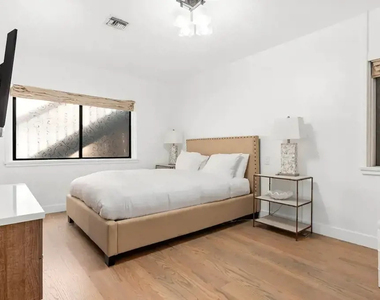 24608 Malibu Road - Photo Thumbnail 14