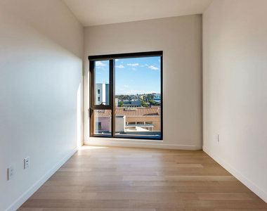 700 Broadway - Photo Thumbnail 21