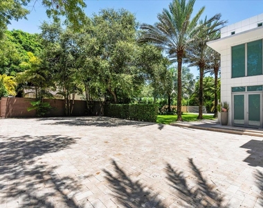 3917 S Le Jeune Road - Photo Thumbnail 1