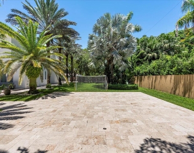 3917 S Le Jeune Road - Photo Thumbnail 9