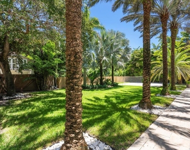 3917 S Le Jeune Road - Photo Thumbnail 5