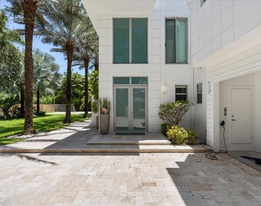 3917 S Le Jeune Road - Photo Thumbnail 4
