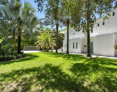 3917 S Le Jeune Road - Photo Thumbnail 6