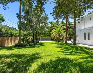 3917 S Le Jeune Road - Photo Thumbnail 7
