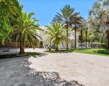 3917 S Le Jeune Road - Photo Thumbnail 8