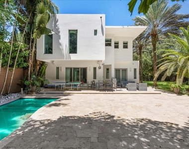 3917 S Le Jeune Road - Photo Thumbnail 12