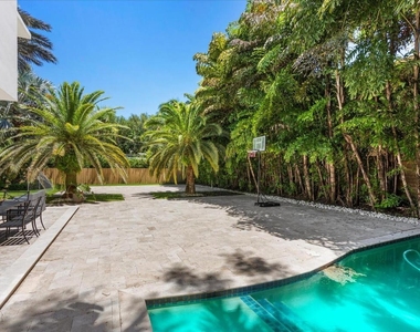 3917 S Le Jeune Road - Photo Thumbnail 13