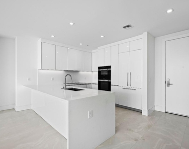 220 Lake Shore Drive - Photo Thumbnail 9