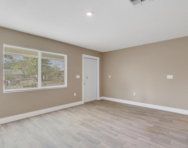 1405 Avenue G - Photo Thumbnail 11