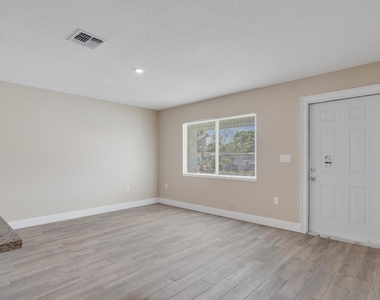 1405 Avenue G - Photo Thumbnail 10