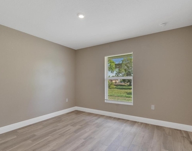 1405 Avenue G - Photo Thumbnail 15