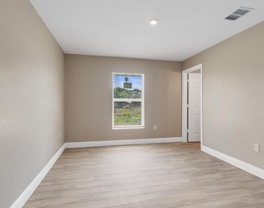 1405 Avenue G - Photo Thumbnail 13