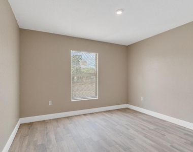 1405 Avenue G - Photo Thumbnail 14