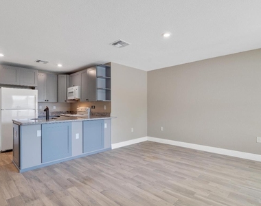 1405 Avenue G - Photo Thumbnail 7