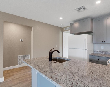 1405 Avenue G - Photo Thumbnail 9