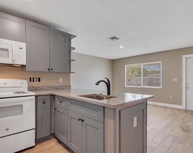 1405 Avenue G - Photo Thumbnail 5