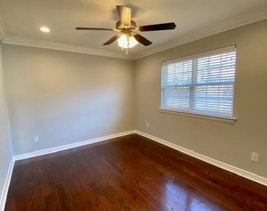 105 Westwood Drive - Photo Thumbnail 7