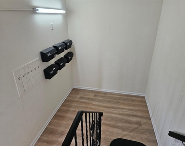 2 Somerset Avenue - Photo Thumbnail 5