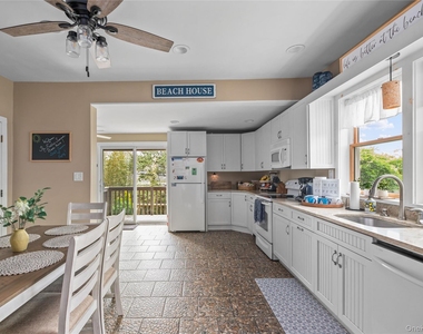 639 Ocean Breeze Walk - Photo Thumbnail 6