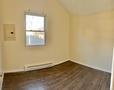 188 Hallock Landing Road - Photo Thumbnail 10