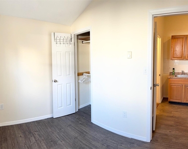 188 Hallock Landing Road - Photo Thumbnail 8
