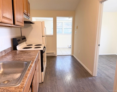188 Hallock Landing Road - Photo Thumbnail 4