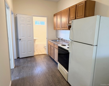188 Hallock Landing Road - Photo Thumbnail 3