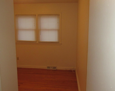 34b Commodore Street - Photo Thumbnail 18