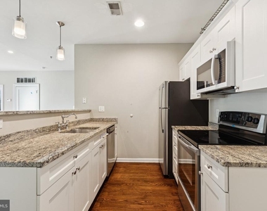 1811 Chestnut Street - Photo Thumbnail 7