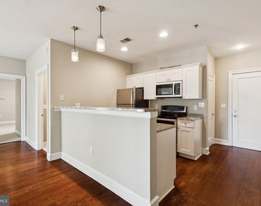1811 Chestnut Street - Photo Thumbnail 9