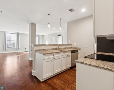 1811 Chestnut Street - Photo Thumbnail 5