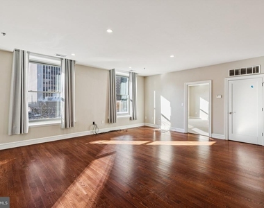 1811 Chestnut Street - Photo Thumbnail 11