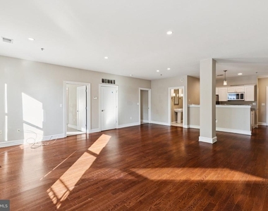 1811 Chestnut Street - Photo Thumbnail 12