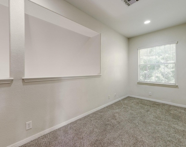 5102 Caswell Ave - Photo Thumbnail 14